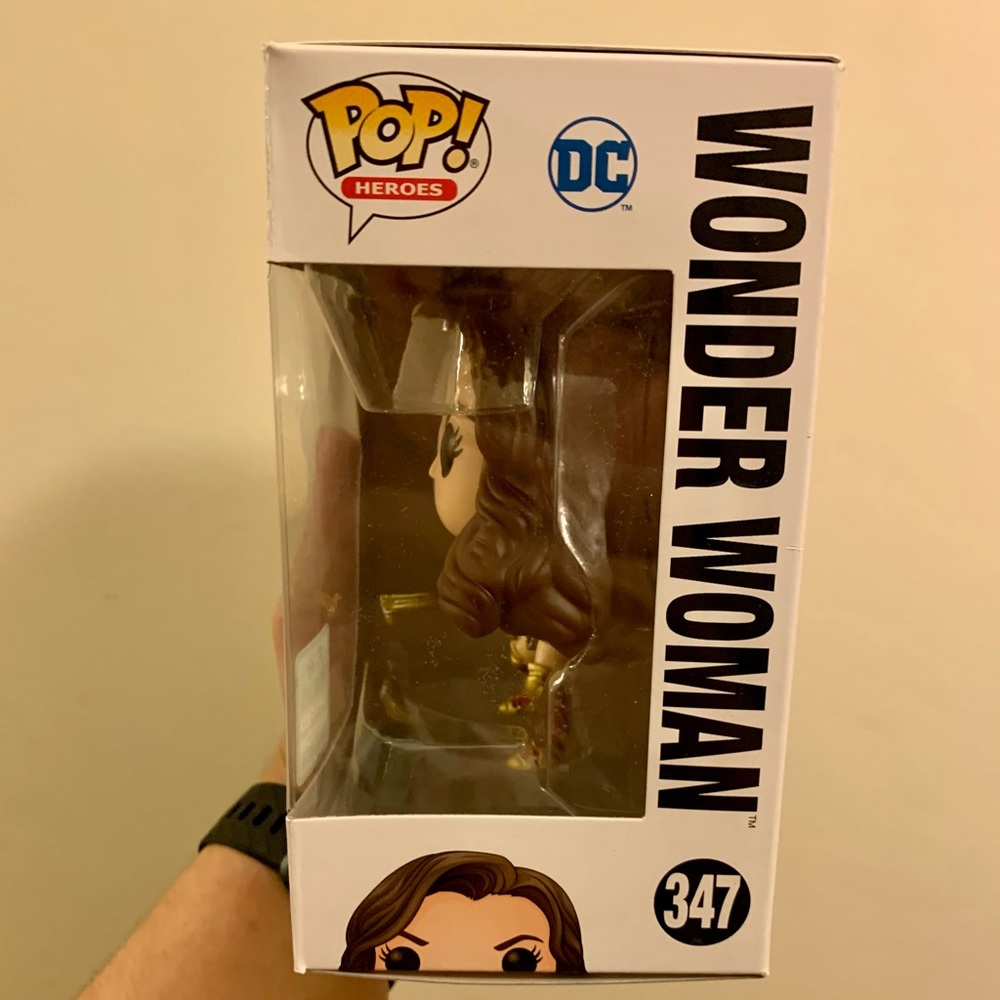 NIB Wonder Woman 1984 Exclusive Funko Pop 347 - Picture 5 of 8